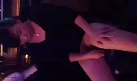 Mädchen, mutter fickt sohn free porn das haarige Oma auf ihrer Küche fistet