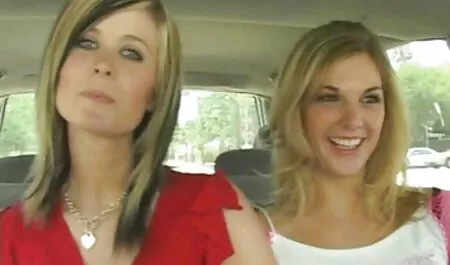 Blondine mit einem wunderschönen Körper bekommt nach sex mit mutter gratis hartem Pumpen eine Gesichtsbehandlung