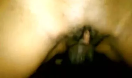 Blonde fickt mutter sohn sex porn auf einer Couch in Netzstrümpfen