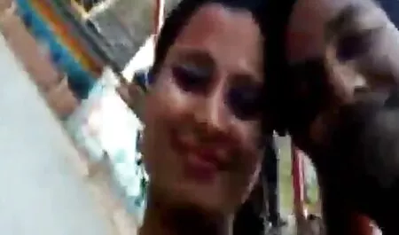 Das harte Ebenholzbaby kämpft und besiegt ihre fette deutsche pornos mutter sohn Gegnerin