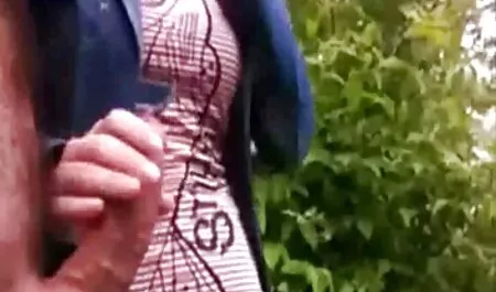 Glückspilz und zwei Eurobrunetten porn mutter sohn BB
