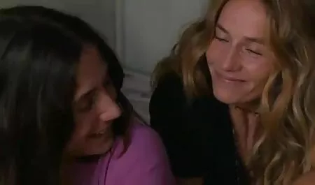 Junges Mädchen mutter verführt sohn porn zieht sich aus und fingert sich für ihren Freund