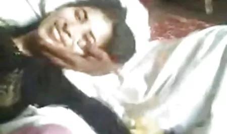 Petite Brunette bekommt Spielzeugfick Vorspiel vor mutter sohn pornofilme einem harten Knall