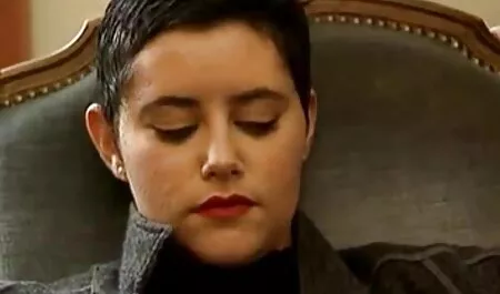 Sexy Mädchen Hinterzimmer ficken sohn pornos und Gesichtsbehandlung