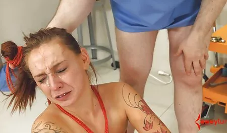 Französisches Amateur-Mädchen mutter sohn pornofilme leckt ihren eigenen Fuß vor der Kamera