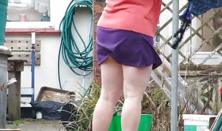 Muskulöser Typ, der alleine von mutter erwischt porn masturbiert