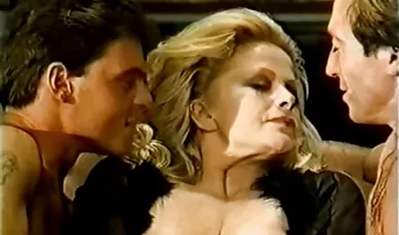 Die geile Hausfrau Danni fickt ihre Muschi mutti sex gratis mit einem Dildo