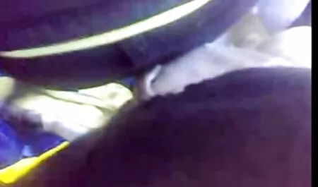 Schöne mutter tochter sohn pornos Dame neckt ihre schöne Muschi